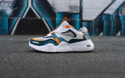 Buying Used Tennis Rackets — Complete Guide