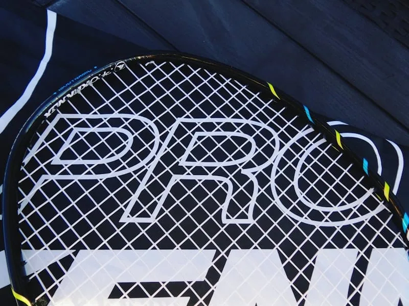 Tennis Racket Weight Guide — Light vs Heavy, Which Is Better?